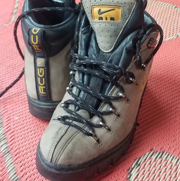 9s Nike Acg Regrind Hiking Boots 